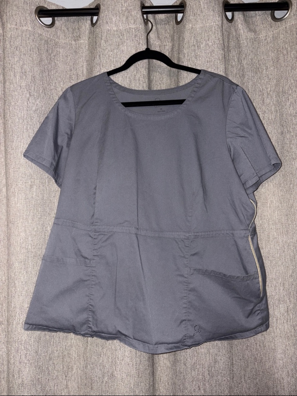 Jaanuu Gray Scoop-Neck peplum stretch Scrub Top with pockets